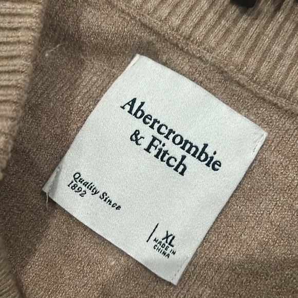 Abercrombie & Fitch Sweater - Picture 5 of 5